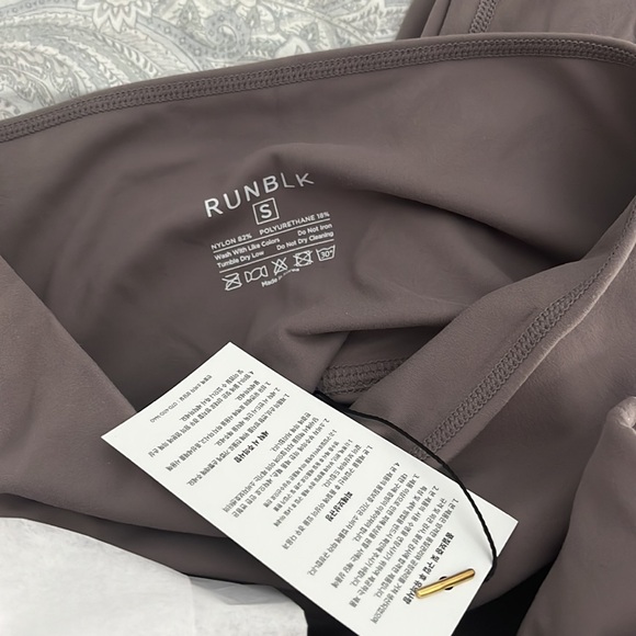 New yoga pants from Korea, size XS - Picture 3 of 3